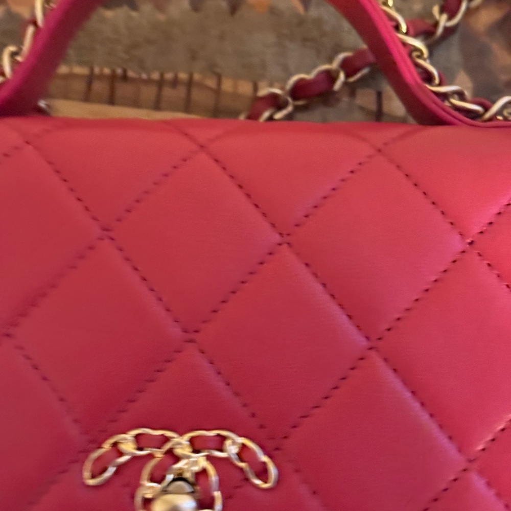 Chanel Infinity Chain mini bag in red quilted leather. - Picture 9 of 11